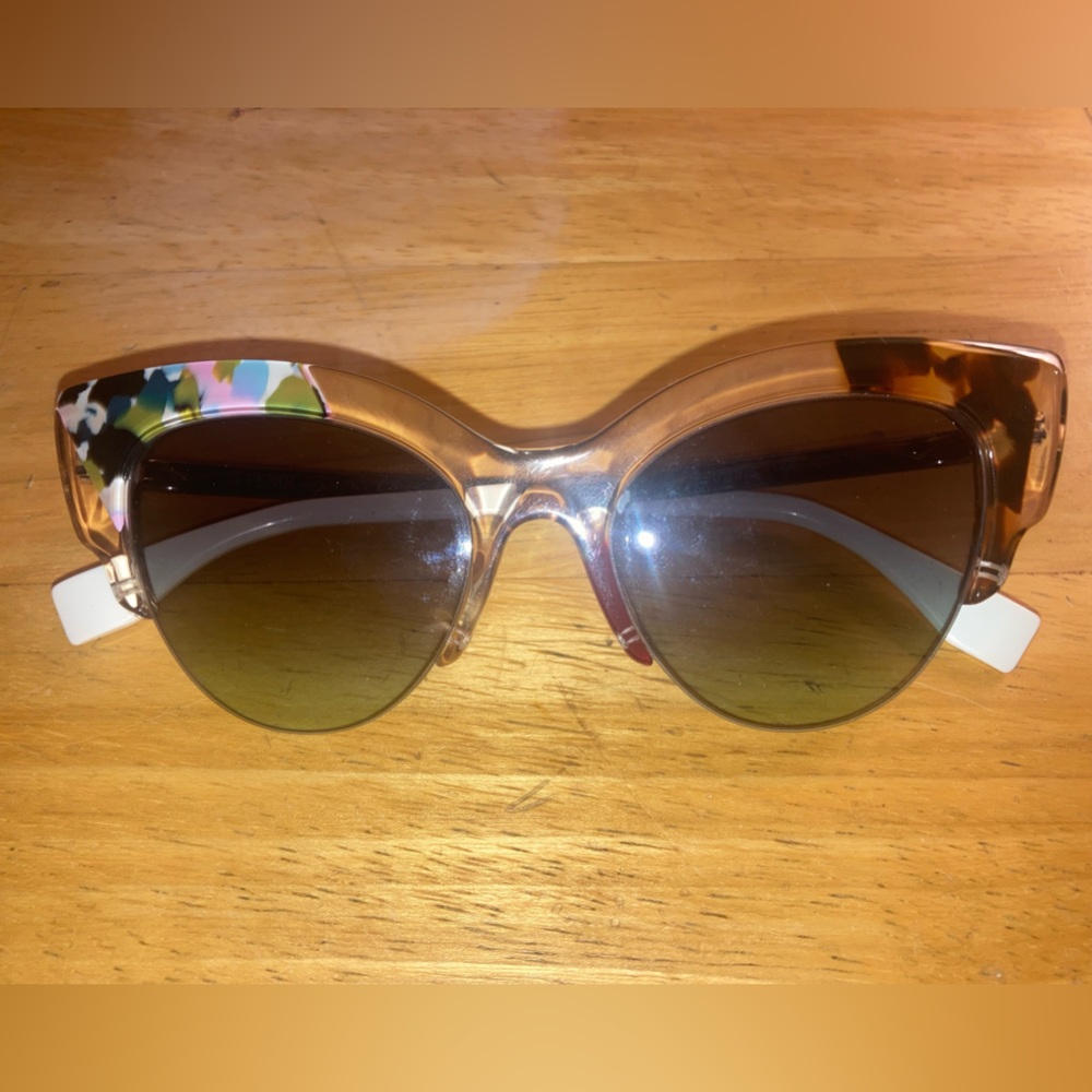 Authentic Fendi Cateye sunglasses - Picture 5 of 5